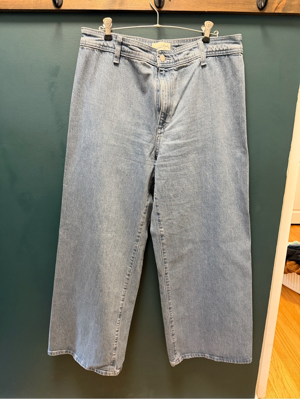 Women’s Light Blue Wide-Leg Ankle Jeans